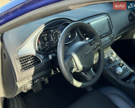 Синий Крайслер 200, объемом двигателя 2.4 л и пробегом 145 тыс. км за 10250 $, фото 6 на Automoto.ua