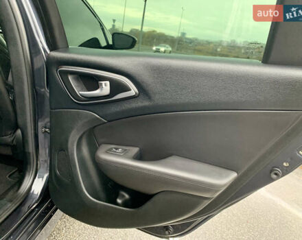 Синий Крайслер 200, объемом двигателя 2.36 л и пробегом 145 тыс. км за 10900 $, фото 47 на Automoto.ua