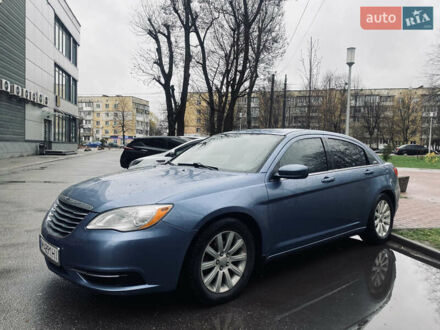 Крайслер 200 2011 у Житомирі на Automoto.ua Синій Крайслер 200, об'ємом двигуна 2.36 л та пробігом 323 тис. км за 5700 $, фото 1 на Automoto.ua