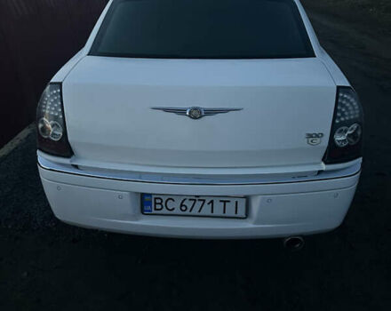 Білий Крайслер 300C, об'ємом двигуна 2.74 л та пробігом 200 тис. км за 9000 $, фото 16 на Automoto.ua