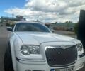 Белый Крайслер 300C, объемом двигателя 2.74 л и пробегом 286 тыс. км за 7000 $, фото 1 на Automoto.ua