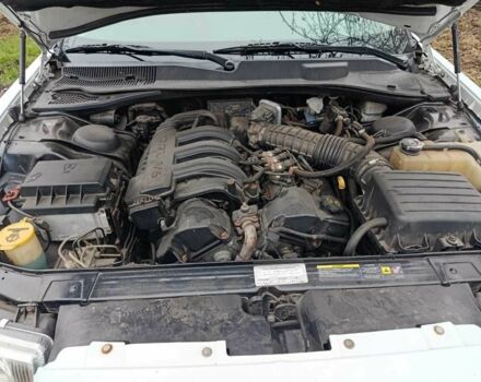 Белый Крайслер 300C, объемом двигателя 2.7 л и пробегом 2 тыс. км за 8500 $, фото 6 на Automoto.ua