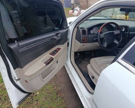 Белый Крайслер 300C, объемом двигателя 2.7 л и пробегом 2 тыс. км за 8500 $, фото 2 на Automoto.ua