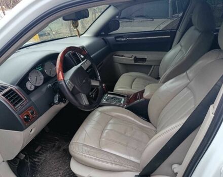 Белый Крайслер 300C, объемом двигателя 2.7 л и пробегом 2 тыс. км за 8500 $, фото 3 на Automoto.ua