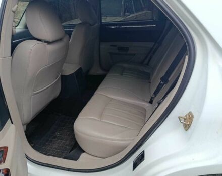 Белый Крайслер 300C, объемом двигателя 2.7 л и пробегом 2 тыс. км за 8500 $, фото 4 на Automoto.ua