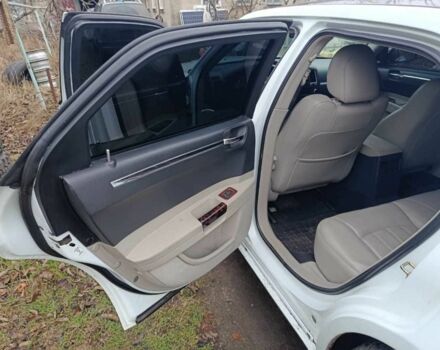 Белый Крайслер 300C, объемом двигателя 2.7 л и пробегом 2 тыс. км за 8500 $, фото 5 на Automoto.ua