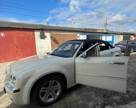 Білий Крайслер 300C, об'ємом двигуна 2.7 л та пробігом 90 тис. км за 15000 $, фото 5 на Automoto.ua