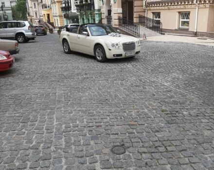 Білий Крайслер 300C, об'ємом двигуна 2.7 л та пробігом 90 тис. км за 15000 $, фото 7 на Automoto.ua