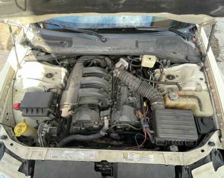 Білий Крайслер 300C, об'ємом двигуна 2.7 л та пробігом 90 тис. км за 15000 $, фото 1 на Automoto.ua