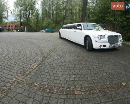 Белый Крайслер 300C, объемом двигателя 5.7 л и пробегом 175 тыс. км за 11900 $, фото 9 на Automoto.ua