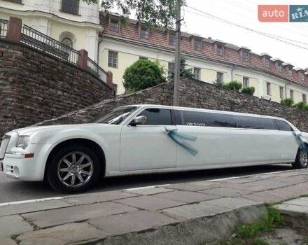 Белый Крайслер 300C, объемом двигателя 5.7 л и пробегом 175 тыс. км за 11900 $, фото 12 на Automoto.ua