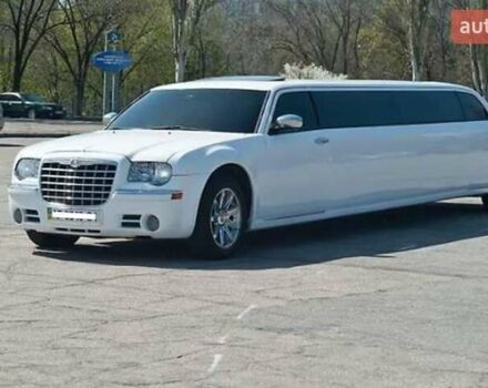 Белый Крайслер 300C, объемом двигателя 5.7 л и пробегом 175 тыс. км за 11900 $, фото 4 на Automoto.ua