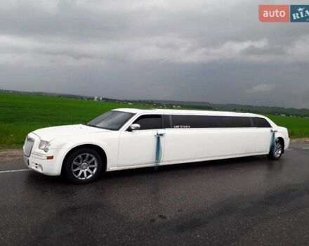 Белый Крайслер 300C, объемом двигателя 5.7 л и пробегом 175 тыс. км за 11900 $, фото 7 на Automoto.ua