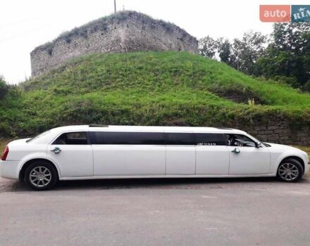 Белый Крайслер 300C, объемом двигателя 5.7 л и пробегом 175 тыс. км за 11900 $, фото 8 на Automoto.ua