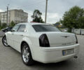 Белый Крайслер 300C, объемом двигателя 2.74 л и пробегом 333 тыс. км за 5800 $, фото 10 на Automoto.ua
