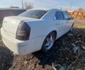 Белый Крайслер 300C, объемом двигателя 2.7 л и пробегом 198 тыс. км за 3567 $, фото 5 на Automoto.ua