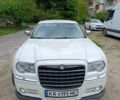 Белый Крайслер 300C, объемом двигателя 3.52 л и пробегом 310 тыс. км за 6900 $, фото 1 на Automoto.ua