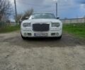 Белый Крайслер 300C, объемом двигателя 2.7 л и пробегом 246 тыс. км за 7786 $, фото 1 на Automoto.ua