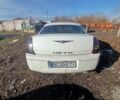 Белый Крайслер 300C, объемом двигателя 2.7 л и пробегом 198 тыс. км за 3567 $, фото 6 на Automoto.ua
