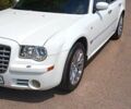 Белый Крайслер 300C, объемом двигателя 2.7 л и пробегом 120 тыс. км за 7500 $, фото 1 на Automoto.ua