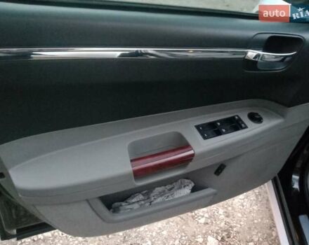 Крайслер 300C 2005 в Николаеве на Automoto.ua Белый Крайслер 300C, объемом двигателя 2.7 л и пробегом 158 тыс. км за 11000 $, фото 20 на Automoto.ua