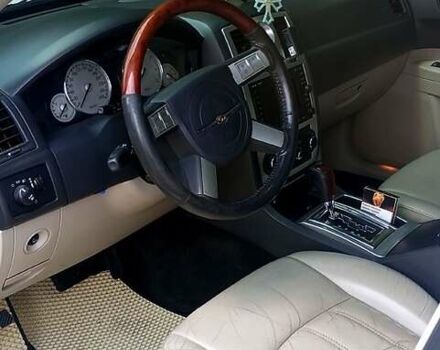 Белый Крайслер 300C, объемом двигателя 2.7 л и пробегом 120 тыс. км за 7500 $, фото 2 на Automoto.ua