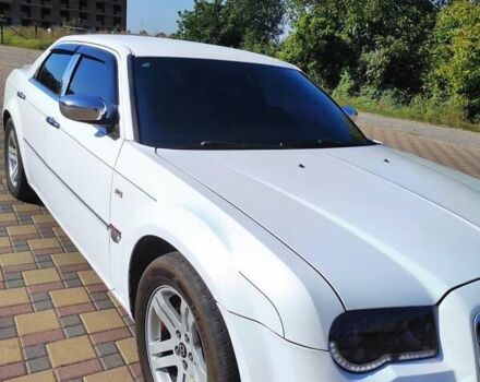 Белый Крайслер 300C, объемом двигателя 2.74 л и пробегом 200 тыс. км за 7999 $, фото 44 на Automoto.ua