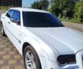 Белый Крайслер 300C, объемом двигателя 2.74 л и пробегом 200 тыс. км за 7999 $, фото 44 на Automoto.ua