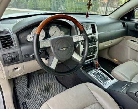 Білий Крайслер 300C, об'ємом двигуна 2.7 л та пробігом 224 тис. км за 6000 $, фото 18 на Automoto.ua