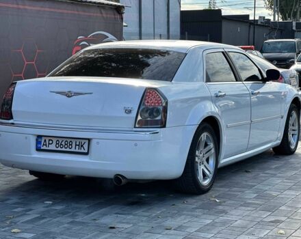 Белый Крайслер 300C, объемом двигателя 2.7 л и пробегом 120 тыс. км за 4999 $, фото 10 на Automoto.ua