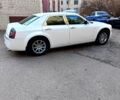 Білий Крайслер 300C, об'ємом двигуна 2.7 л та пробігом 130 тис. км за 7300 $, фото 3 на Automoto.ua