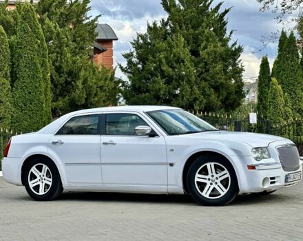 Білий Крайслер 300C, об'ємом двигуна 2.7 л та пробігом 224 тис. км за 6000 $, фото 8 на Automoto.ua