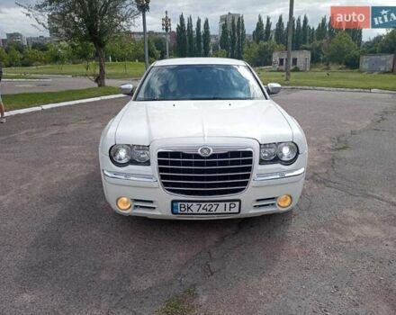 Білий Крайслер 300C, об'ємом двигуна 2.7 л та пробігом 266 тис. км за 5499 $, фото 7 на Automoto.ua