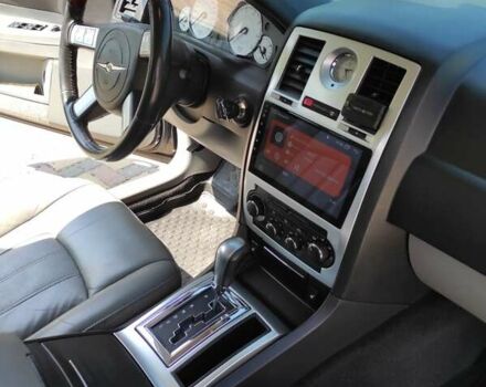 Белый Крайслер 300C, объемом двигателя 2.74 л и пробегом 200 тыс. км за 7999 $, фото 21 на Automoto.ua