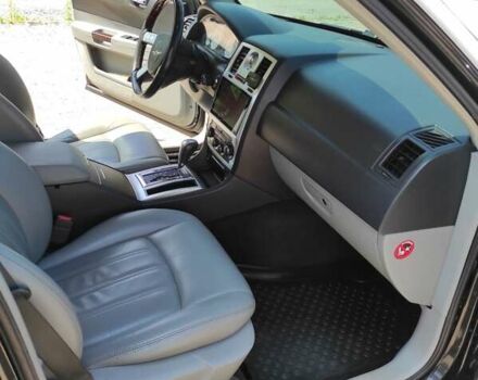 Белый Крайслер 300C, объемом двигателя 2.74 л и пробегом 200 тыс. км за 7999 $, фото 24 на Automoto.ua