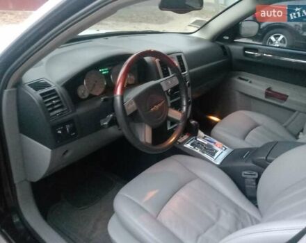 Крайслер 300C 2005 в Николаеве на Automoto.ua Белый Крайслер 300C, объемом двигателя 2.7 л и пробегом 158 тыс. км за 11000 $, фото 4 на Automoto.ua