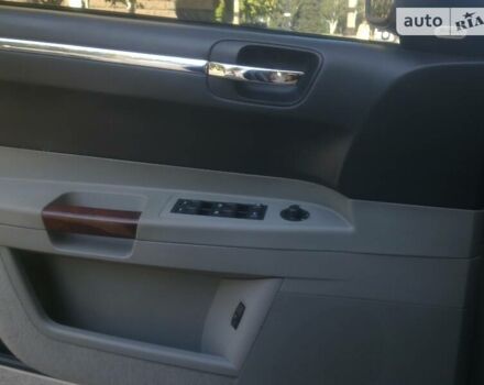 Крайслер 300C 2005 в Николаеве на Automoto.ua Белый Крайслер 300C, объемом двигателя 2.7 л и пробегом 158 тыс. км за 11000 $, фото 14 на Automoto.ua