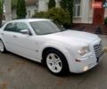 Белый Крайслер 300C, объемом двигателя 2.7 л и пробегом 158 тыс. км за 11000 $, фото 1 на Automoto.ua