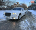 Белый Крайслер 300C, объемом двигателя 2.74 л и пробегом 228 тыс. км за 8100 $, фото 3 на Automoto.ua