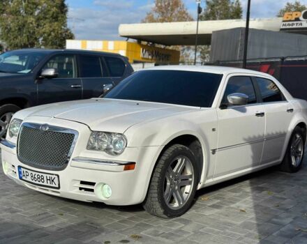Белый Крайслер 300C, объемом двигателя 2.7 л и пробегом 120 тыс. км за 4999 $, фото 2 на Automoto.ua