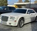 Белый Крайслер 300C, объемом двигателя 2.7 л и пробегом 120 тыс. км за 4999 $, фото 2 на Automoto.ua