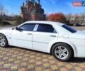 Белый Крайслер 300C, объемом двигателя 2.74 л и пробегом 200 тыс. км за 7999 $, фото 2 на Automoto.ua