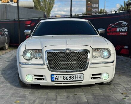 Белый Крайслер 300C, объемом двигателя 2.7 л и пробегом 120 тыс. км за 4999 $, фото 1 на Automoto.ua