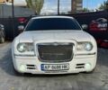 Белый Крайслер 300C, объемом двигателя 2.7 л и пробегом 120 тыс. км за 4999 $, фото 1 на Automoto.ua
