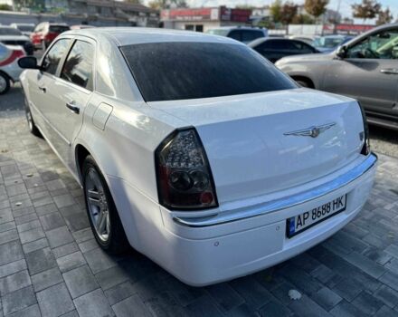 Белый Крайслер 300C, объемом двигателя 2.7 л и пробегом 120 тыс. км за 4999 $, фото 9 на Automoto.ua