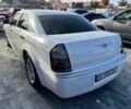 Белый Крайслер 300C, объемом двигателя 2.7 л и пробегом 120 тыс. км за 4999 $, фото 9 на Automoto.ua