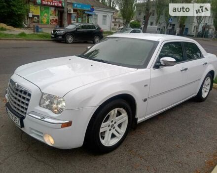 Крайслер 300C 2005 в Николаеве на Automoto.ua Белый Крайслер 300C, объемом двигателя 2.7 л и пробегом 158 тыс. км за 11000 $, фото 1 на Automoto.ua