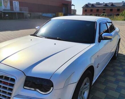 Белый Крайслер 300C, объемом двигателя 2.74 л и пробегом 200 тыс. км за 7999 $, фото 42 на Automoto.ua