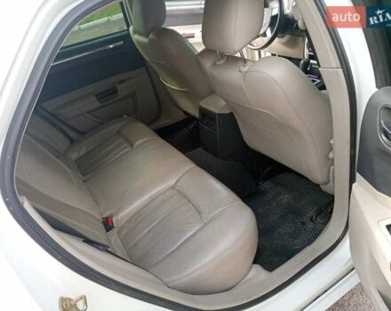 Білий Крайслер 300C, об'ємом двигуна 2.7 л та пробігом 266 тис. км за 5499 $, фото 10 на Automoto.ua