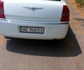 Белый Крайслер 300C, объемом двигателя 2.7 л и пробегом 120 тыс. км за 7500 $, фото 2 на Automoto.ua